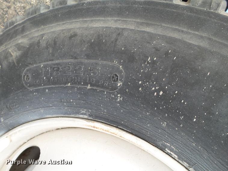 image for item EN9557 1997 International 4900 dump truck