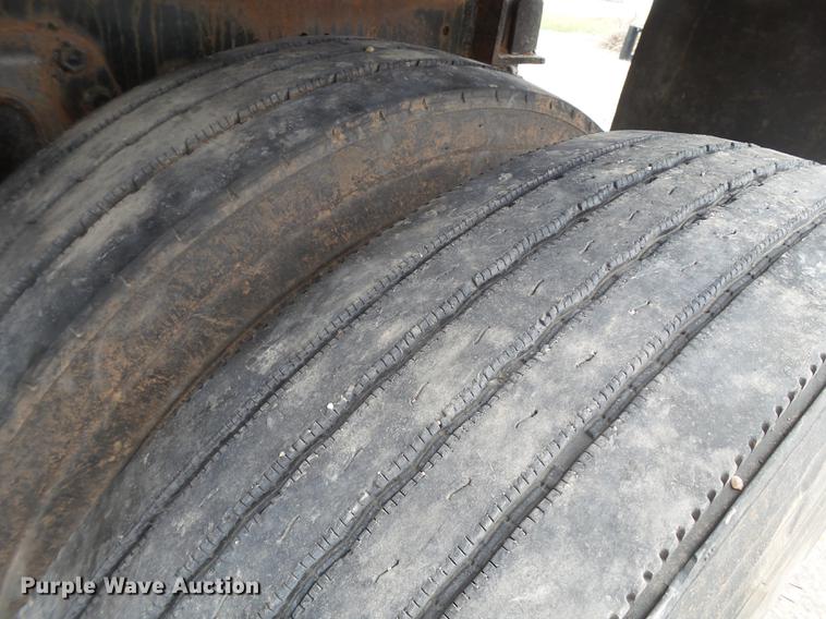 image for item EN9557 1997 International 4900 dump truck