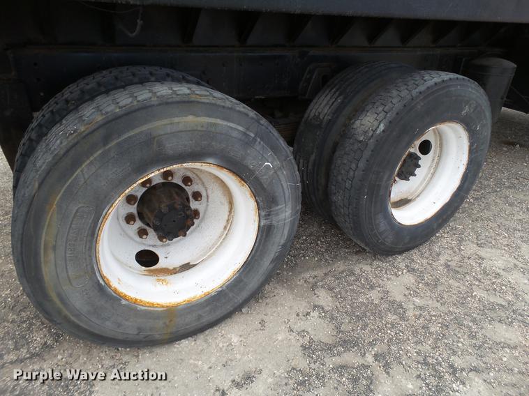 image for item EN9557 1997 International 4900 dump truck