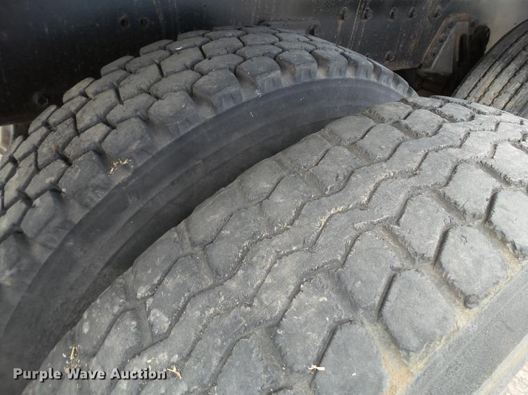 image for item EN9557 1997 International 4900 dump truck