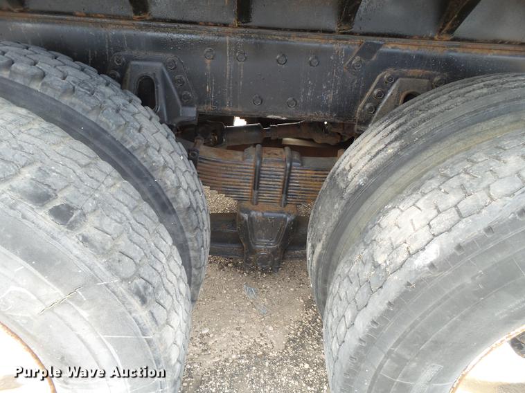 image for item EN9557 1997 International 4900 dump truck