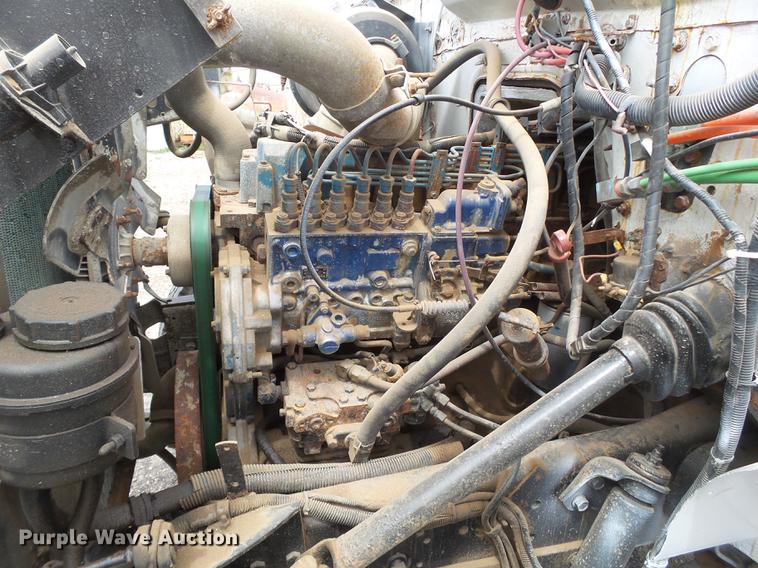 image for item EN9557 1997 International 4900 dump truck