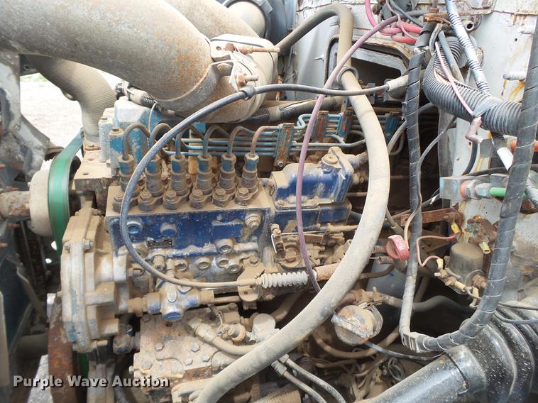 image for item EN9557 1997 International 4900 dump truck