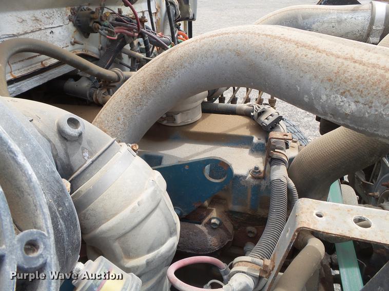 image for item EN9557 1997 International 4900 dump truck