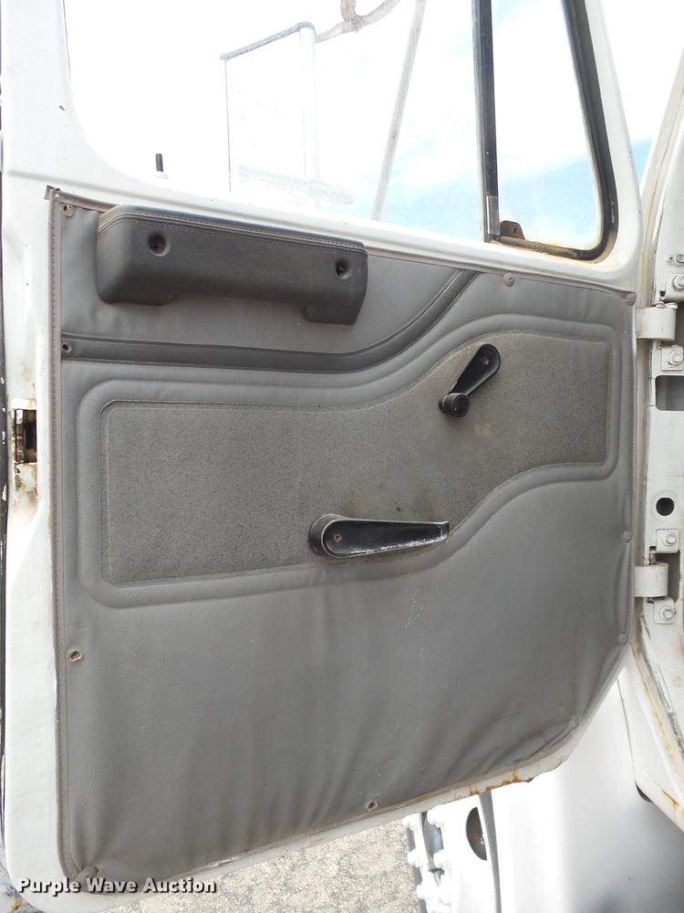 image for item EN9557 1997 International 4900 dump truck