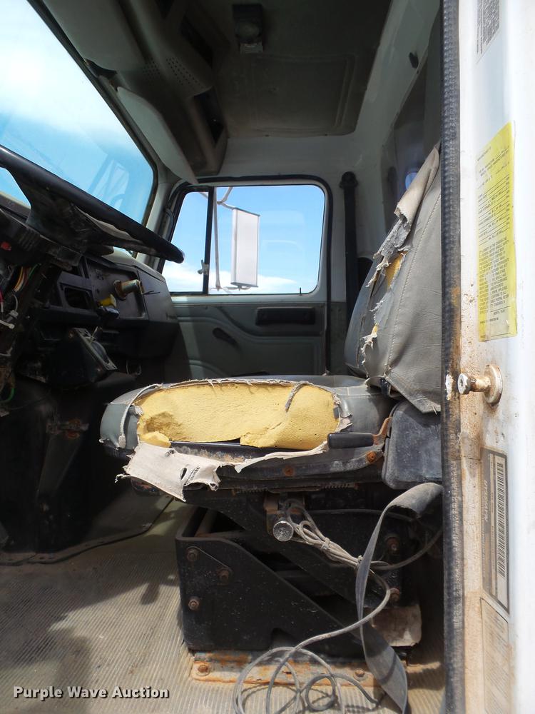 image for item EN9557 1997 International 4900 dump truck