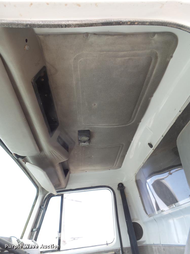 image for item EN9557 1997 International 4900 dump truck