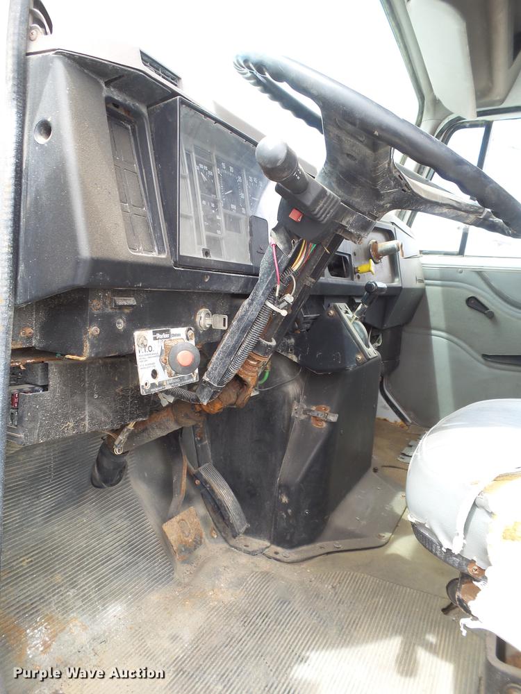 image for item EN9557 1997 International 4900 dump truck