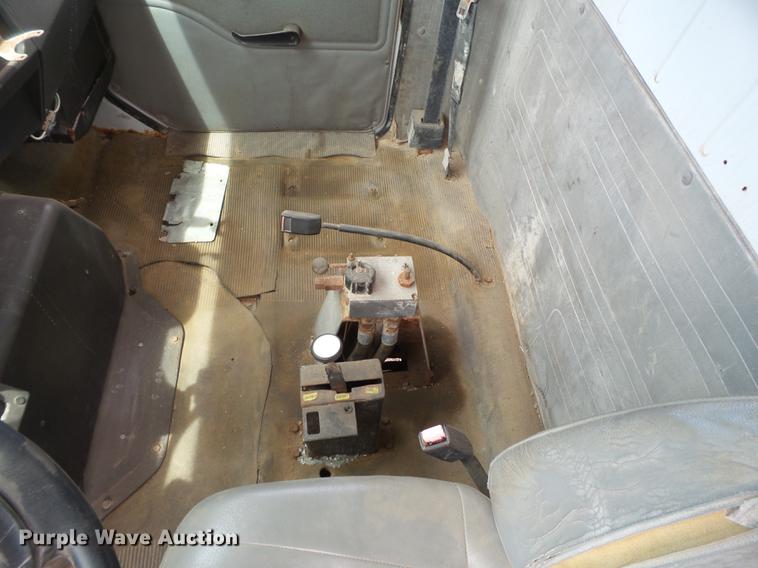 image for item EN9557 1997 International 4900 dump truck