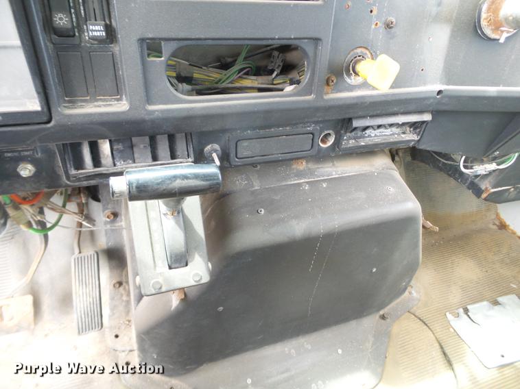 image for item EN9557 1997 International 4900 dump truck