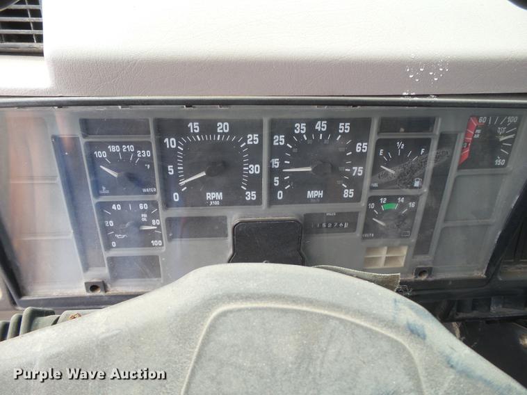 image for item EN9557 1997 International 4900 dump truck