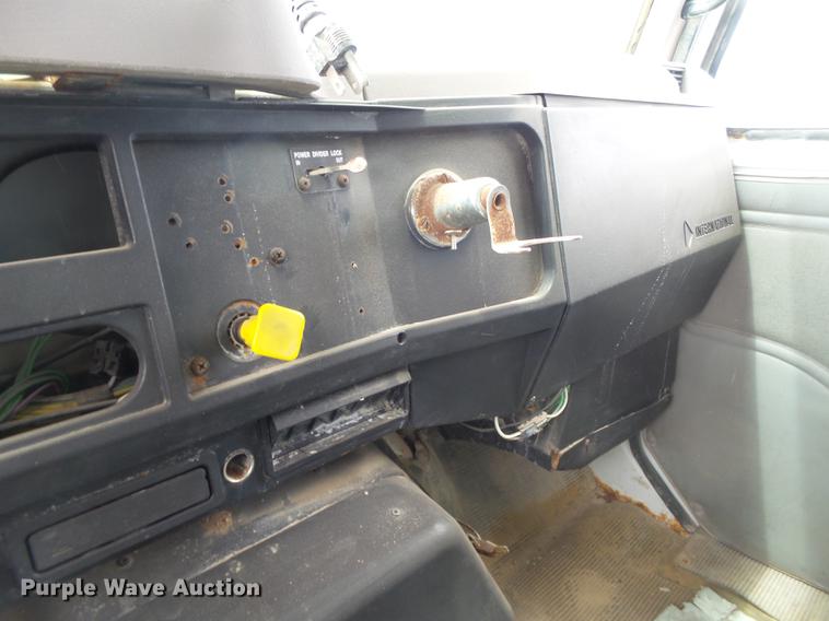 image for item EN9557 1997 International 4900 dump truck