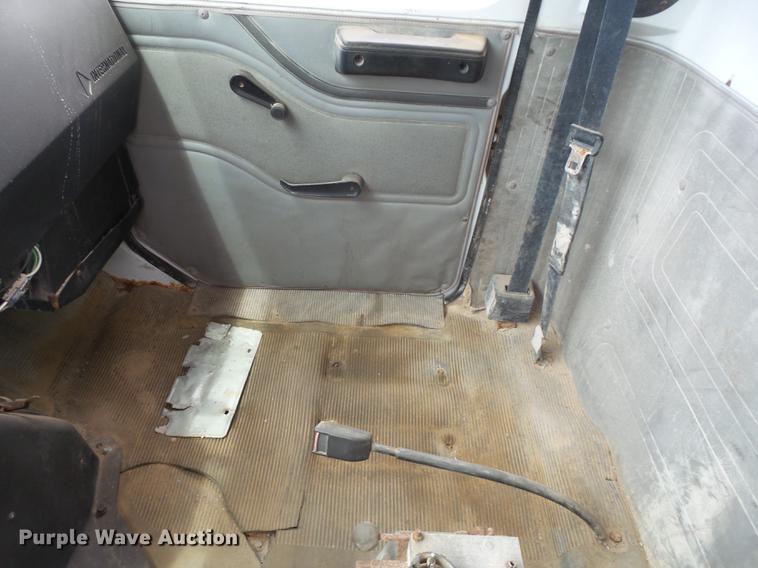 image for item EN9557 1997 International 4900 dump truck