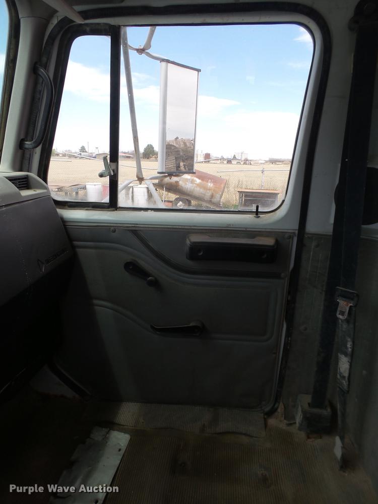 image for item EN9557 1997 International 4900 dump truck