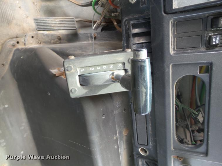 image for item EN9557 1997 International 4900 dump truck