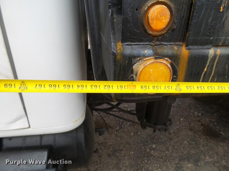 image for item EN9557 1997 International 4900 dump truck