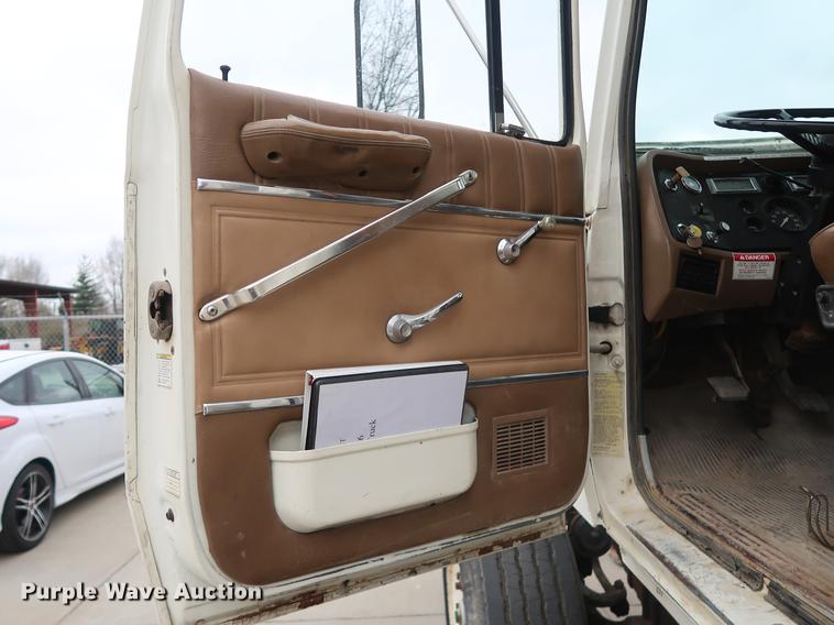 image for item EP9314 1994 Ford L8000 crane truck