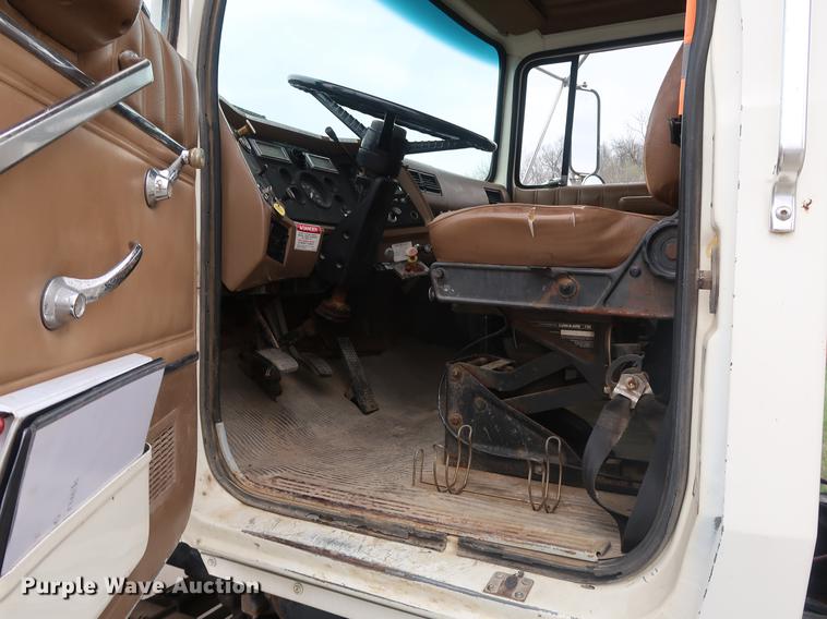 image for item EP9314 1994 Ford L8000 crane truck