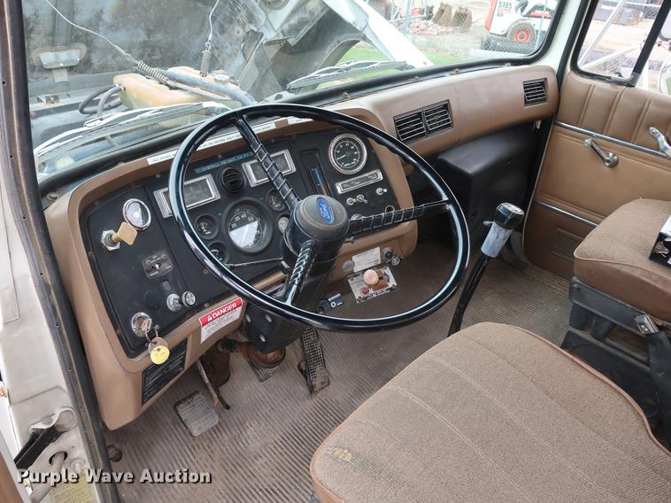 image for item EP9314 1994 Ford L8000 crane truck