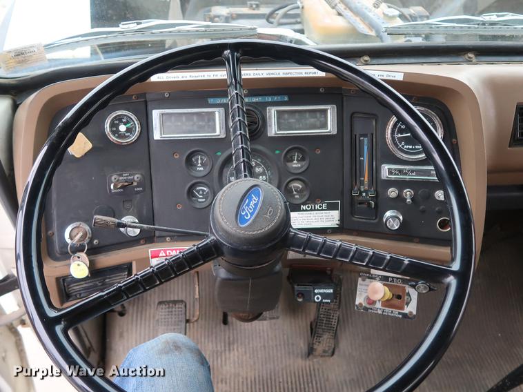 image for item EP9314 1994 Ford L8000 crane truck