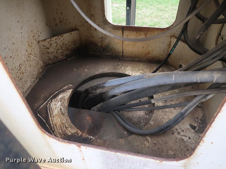 image for item EP9314 1994 Ford L8000 crane truck