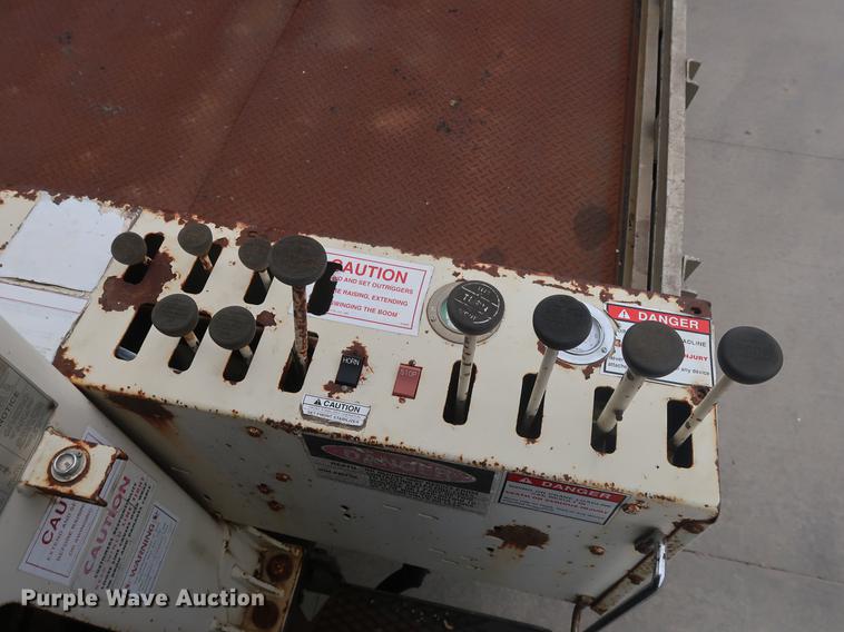 image for item EP9314 1994 Ford L8000 crane truck