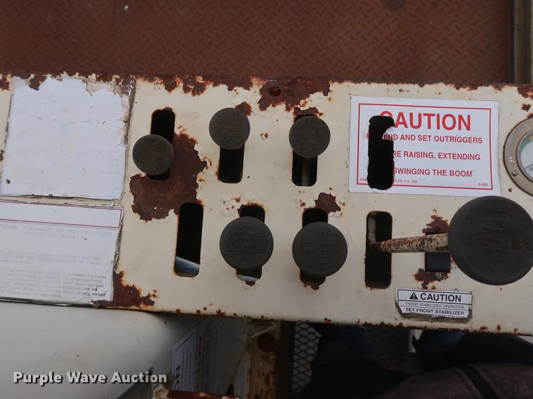 image for item EP9314 1994 Ford L8000 crane truck