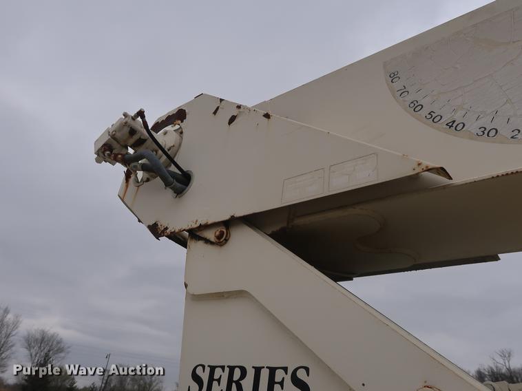 image for item EP9314 1994 Ford L8000 crane truck