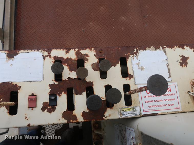 image for item EP9314 1994 Ford L8000 crane truck