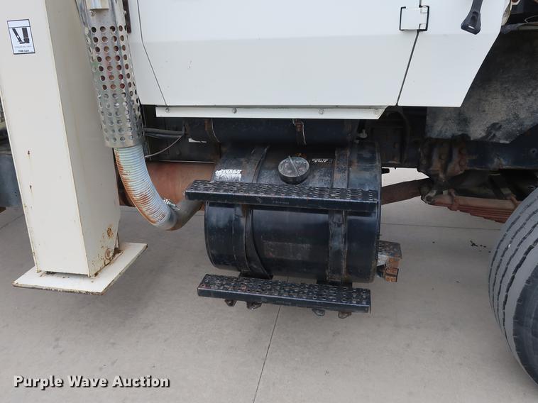 image for item EP9314 1994 Ford L8000 crane truck