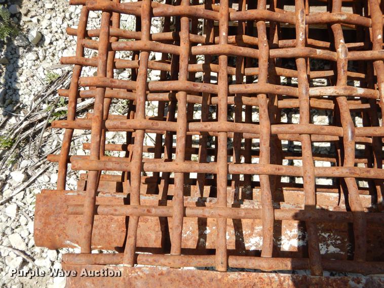 image for item EQ9842 (33) rock screens