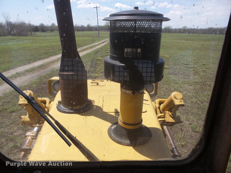 image for item J8523 1981 Fiat-Allis 10C dozer