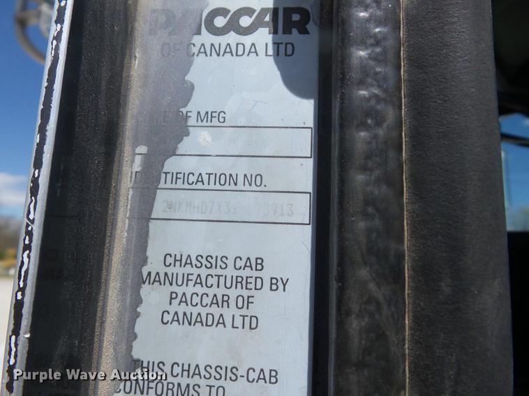 image for item J8527 2001 Kenworth T300 service truck