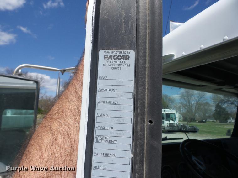 image for item J8527 2001 Kenworth T300 service truck