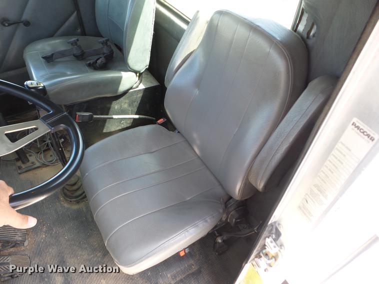 image for item J8527 2001 Kenworth T300 service truck