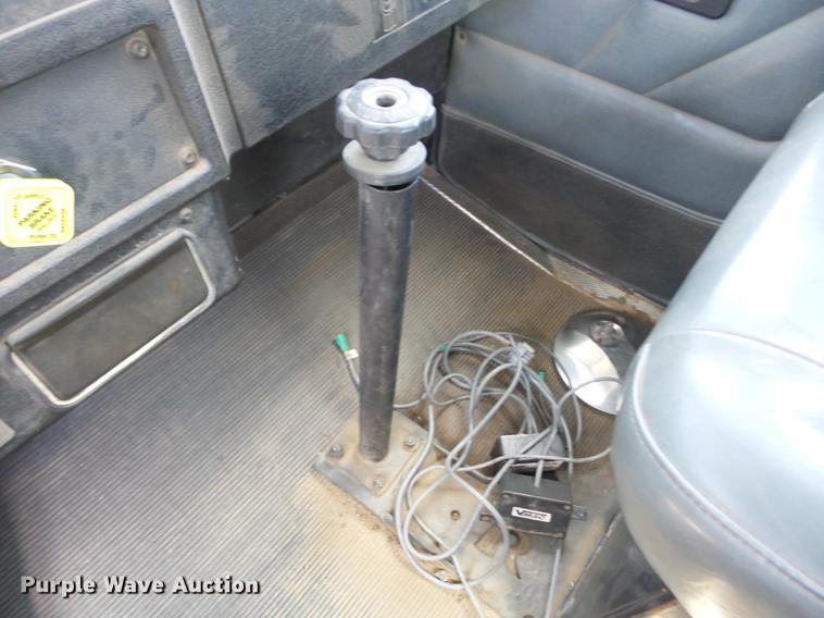 image for item J8527 2001 Kenworth T300 service truck