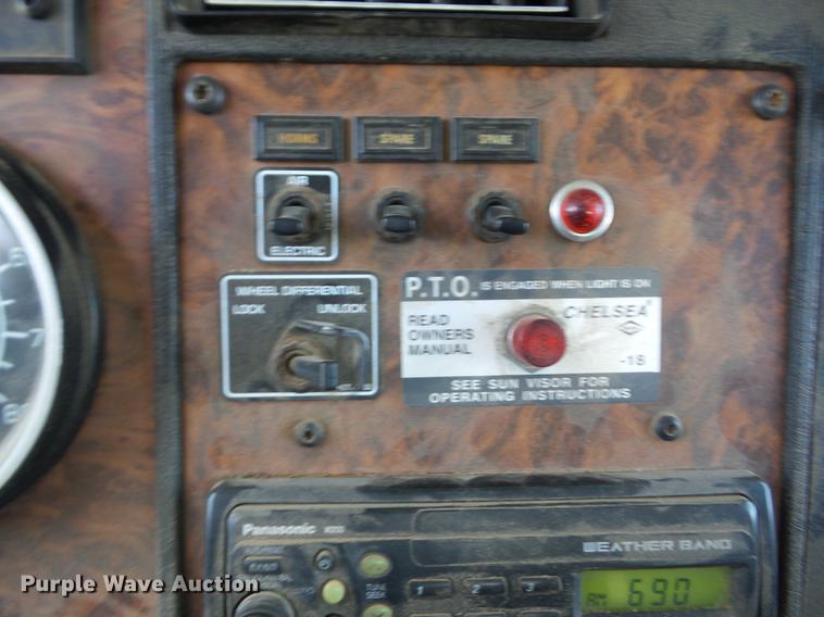 image for item J8527 2001 Kenworth T300 service truck