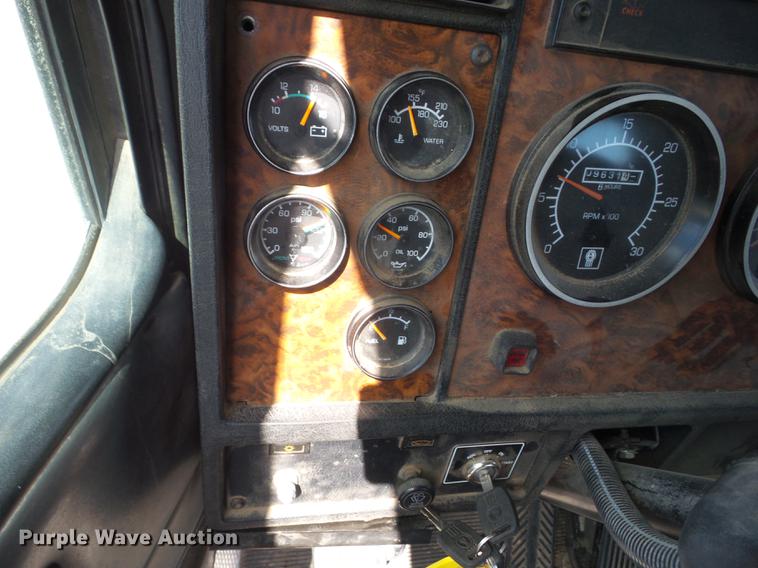 image for item J8527 2001 Kenworth T300 service truck