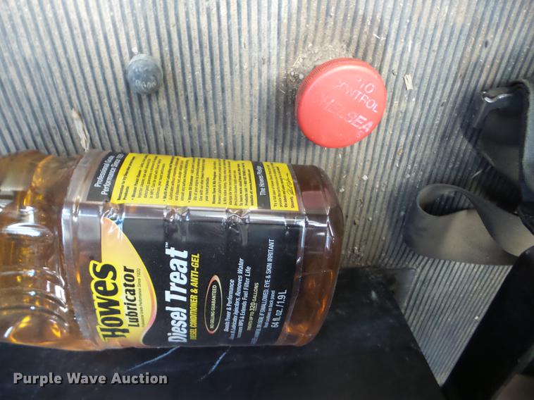 image for item J8527 2001 Kenworth T300 service truck