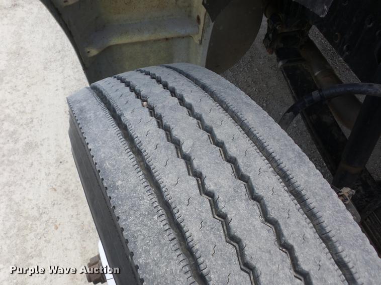 image for item J8527 2001 Kenworth T300 service truck