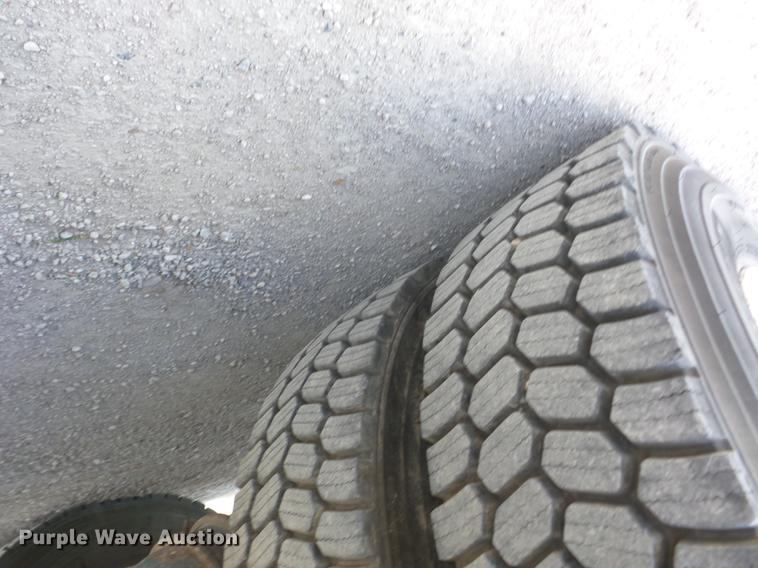 image for item J8527 2001 Kenworth T300 service truck