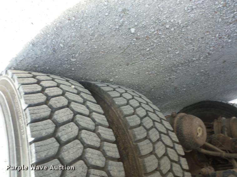 image for item J8527 2001 Kenworth T300 service truck