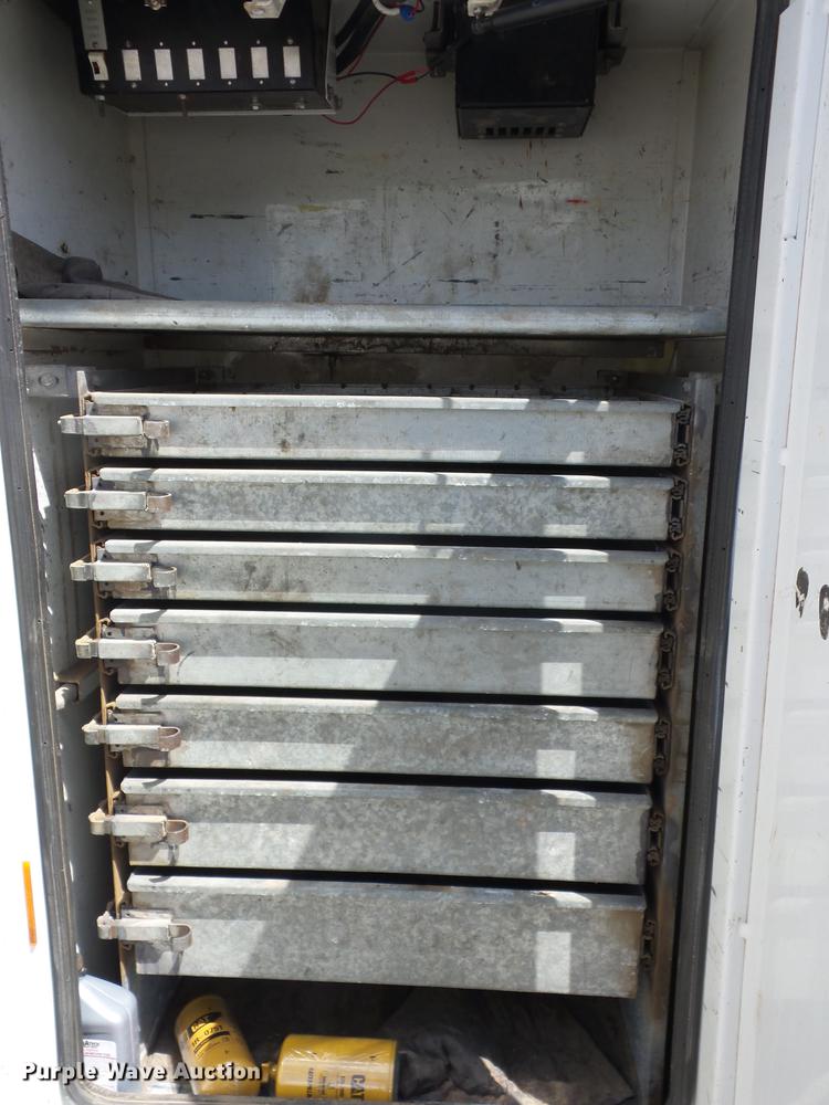 image for item J8527 2001 Kenworth T300 service truck