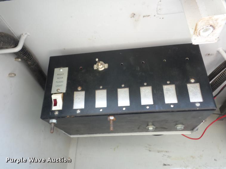 image for item J8527 2001 Kenworth T300 service truck