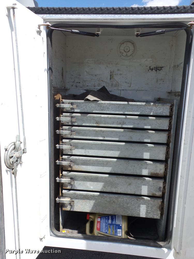 image for item J8527 2001 Kenworth T300 service truck