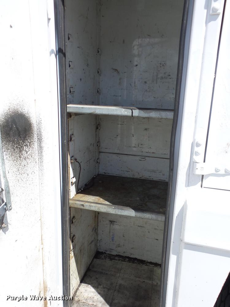 image for item J8527 2001 Kenworth T300 service truck