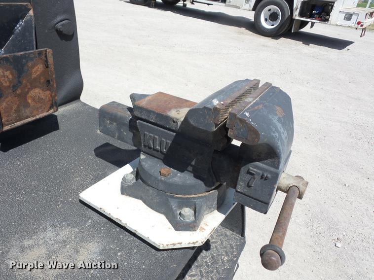 image for item J8527 2001 Kenworth T300 service truck