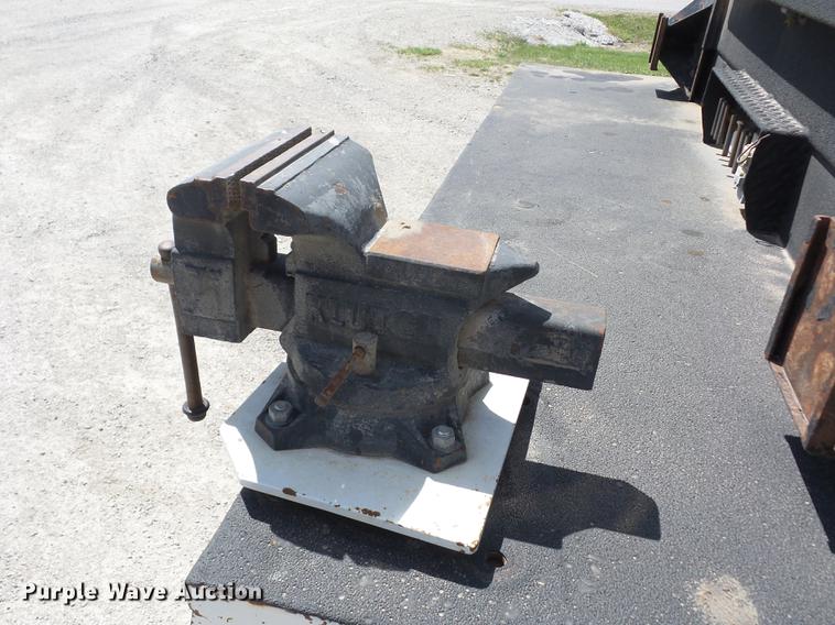 image for item J8527 2001 Kenworth T300 service truck