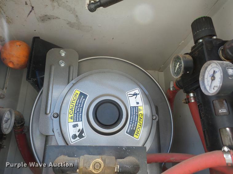 image for item J8527 2001 Kenworth T300 service truck