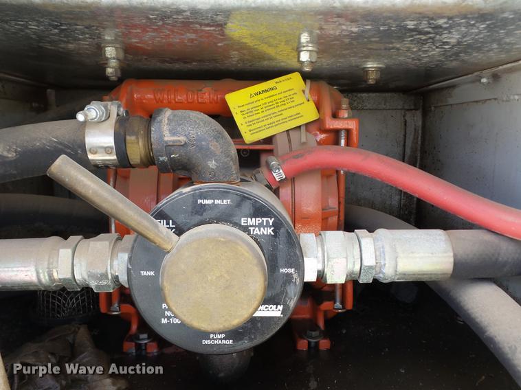 image for item J8527 2001 Kenworth T300 service truck